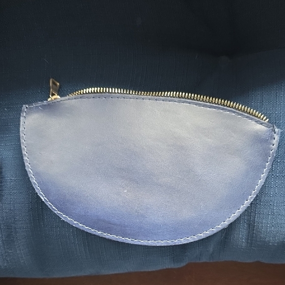 Portland Leather Seesaw Slider Pouch Cowboy Blue Leather with Gold Zipper - Picture 3 of 4